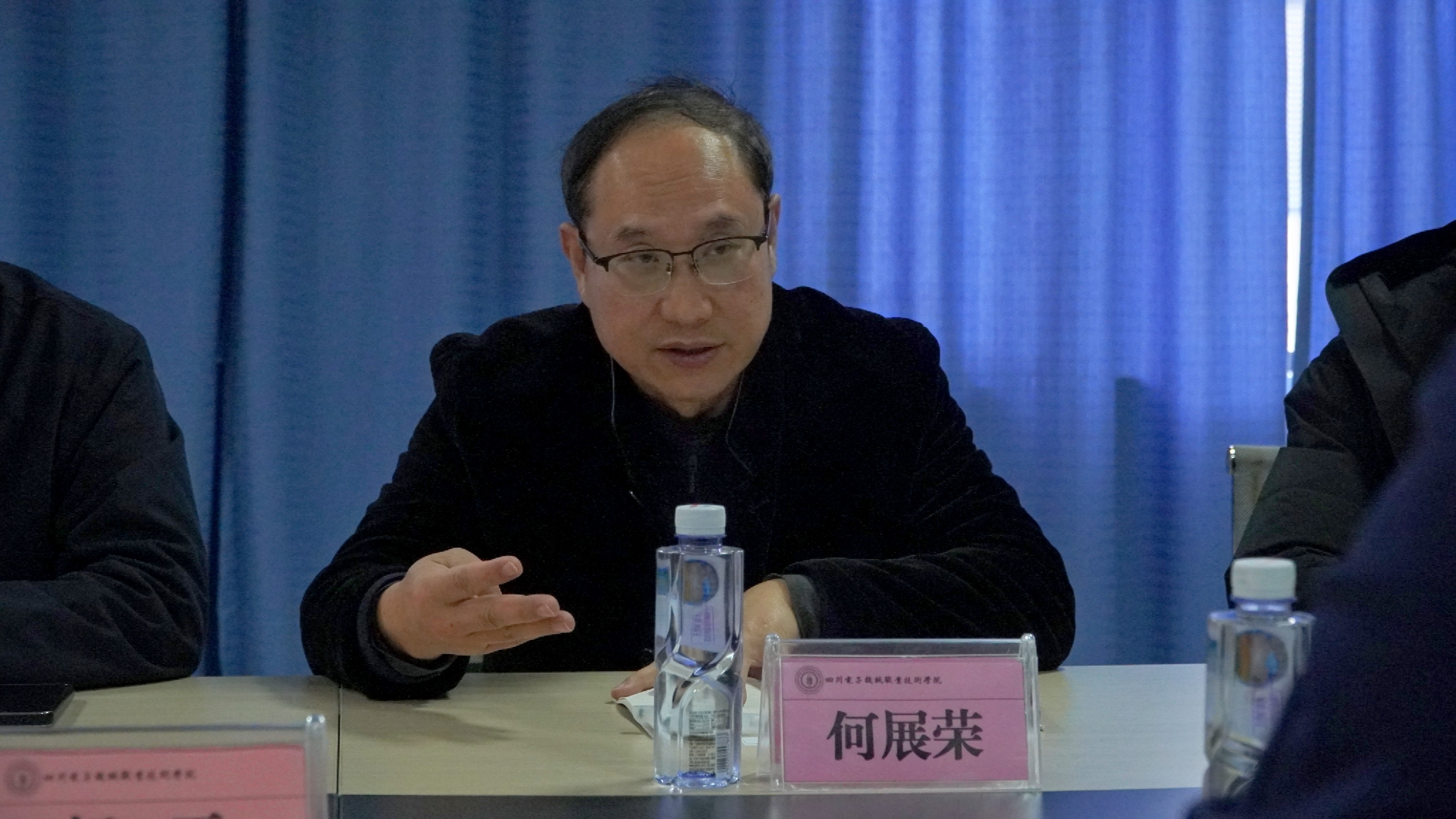 何校长讲话.jpg